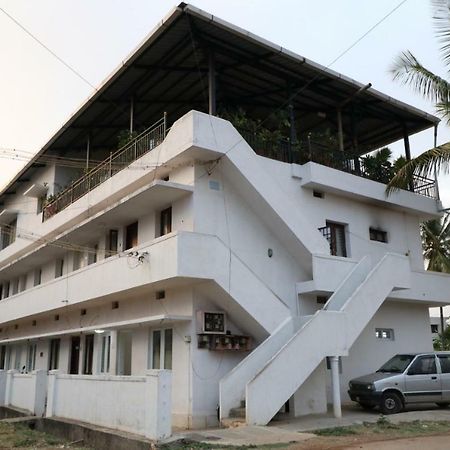 Wheel To Hills Stay Inn Service Apartments Chikmagalūr Extérieur photo